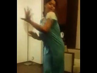 印度阿姨与大胸部跳舞