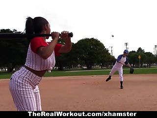 therealworkout豐滿的拉丁愛喜歡玩球