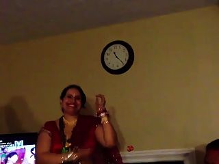 性感的尼泊尔阿姨跳舞