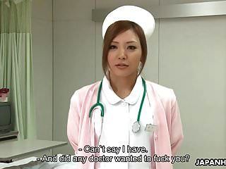 惊人的日本护士在大致p后得到皱纹