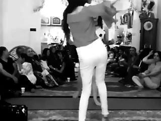伊朗女孩跳舞没有内裤