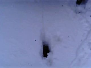 英国荡妇vickie p在雪地里生气